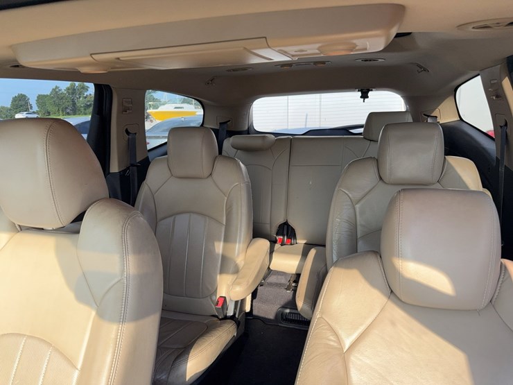 2010-chevrolet-traverse-image-32