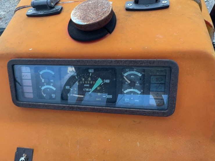 2004-tractor-king-200-image-31