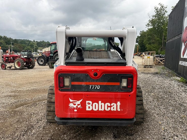 2022-bobcat-t770-image-3