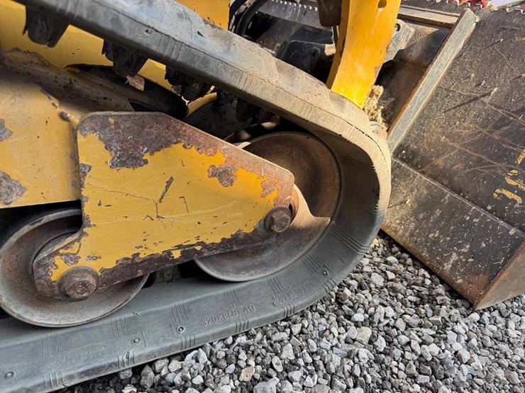 2017-caterpillar-249d-image-21