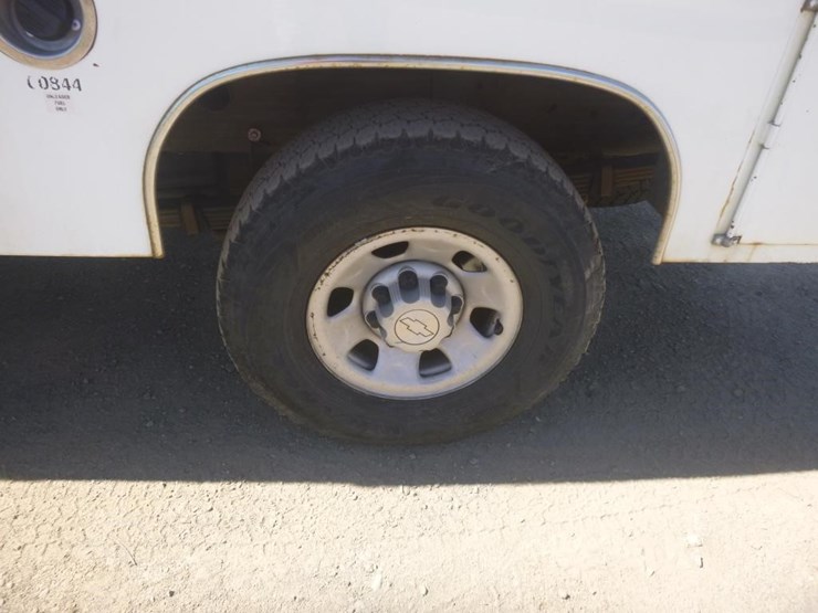2009-chevrolet-3500-image-16