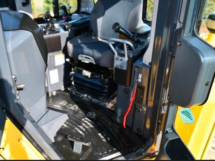 2019-komatsu-d65wx-18-image-8