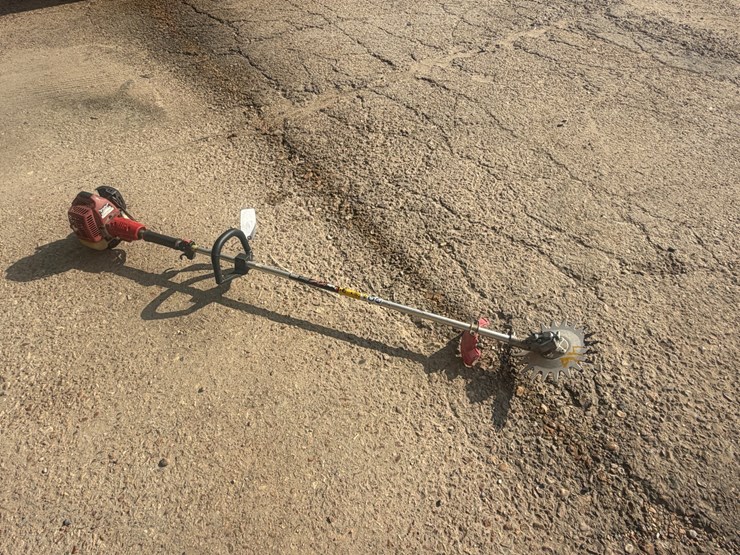 #46-•-redmax-zenoalt-weedeater-with-saw-blade-attach-image-1