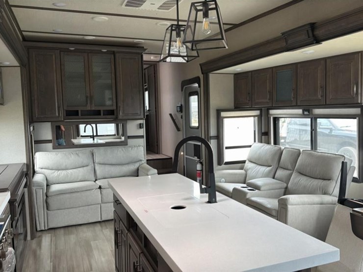 #138-•-2022-grand-design-solitude-345gk-camper-image-43