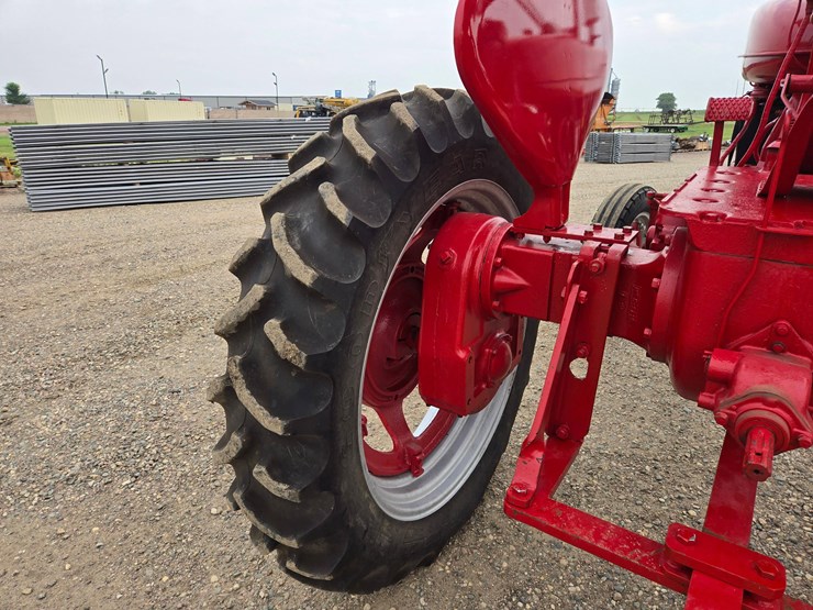1939-farmall-super-hv-tractor-image-19
