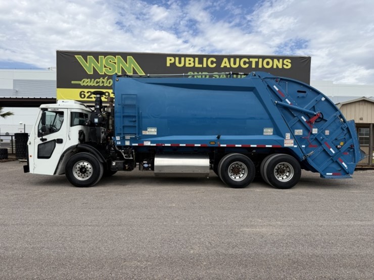 2018-mack-lr-rear-loading-trash-truck-image-1