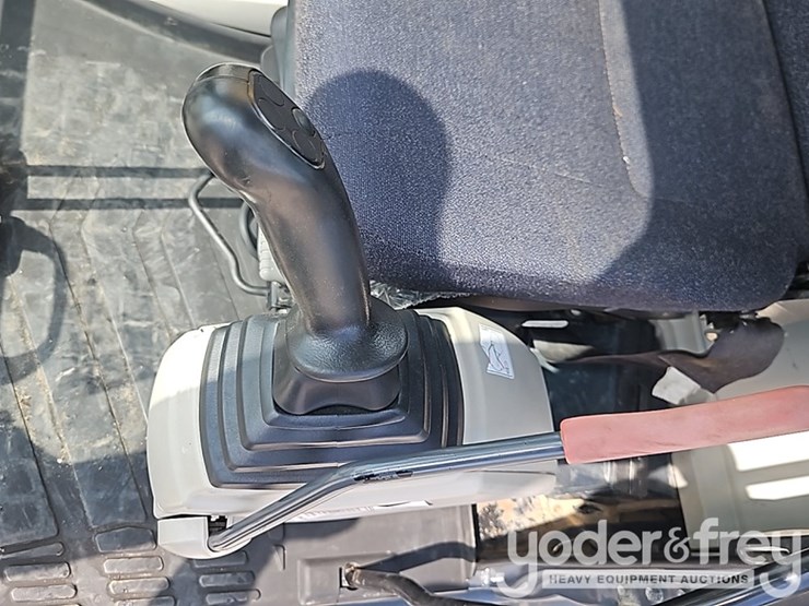 2017-kobelco-sk210-image-36