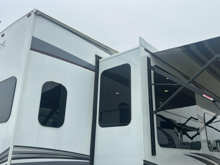 #138-•-2022-grand-design-solitude-345gk-camper-image-21