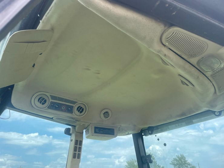 2004-john-deere-5520-image-36
