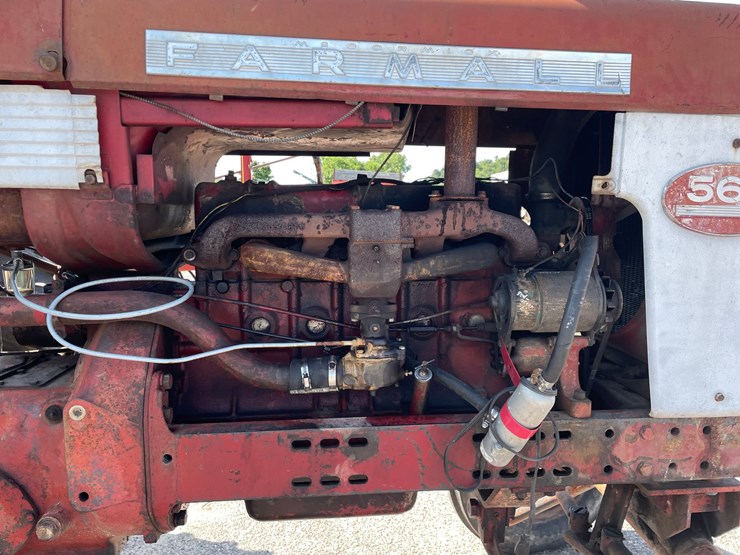 #2102-•-farmall-560-tractor-image-20