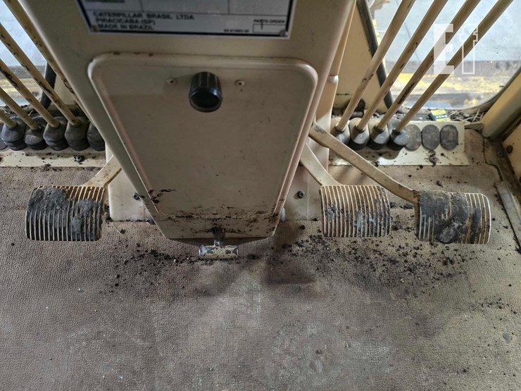 2000-caterpillar-120h-image-15
