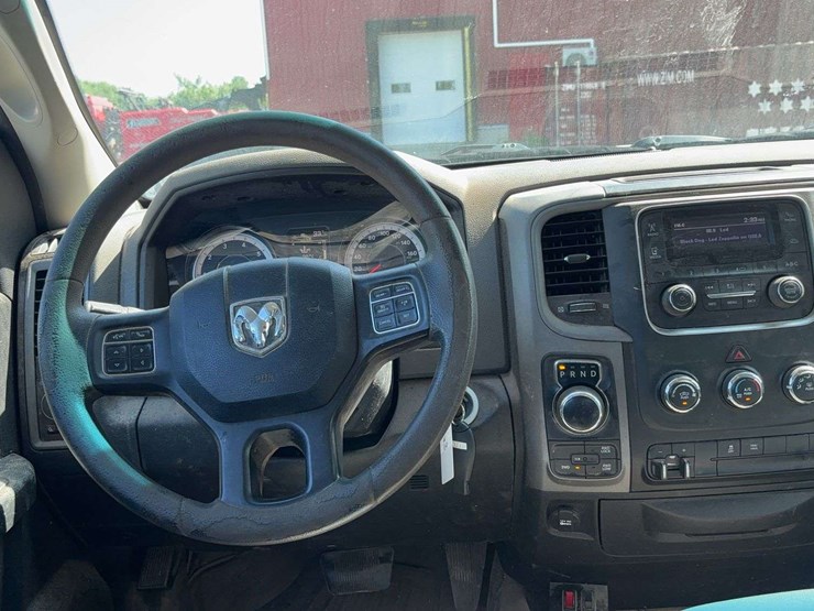 2019-ram-1500-classic-image-17