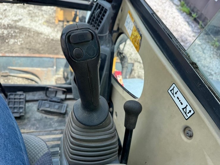 2010-john-deere-60d-image-22