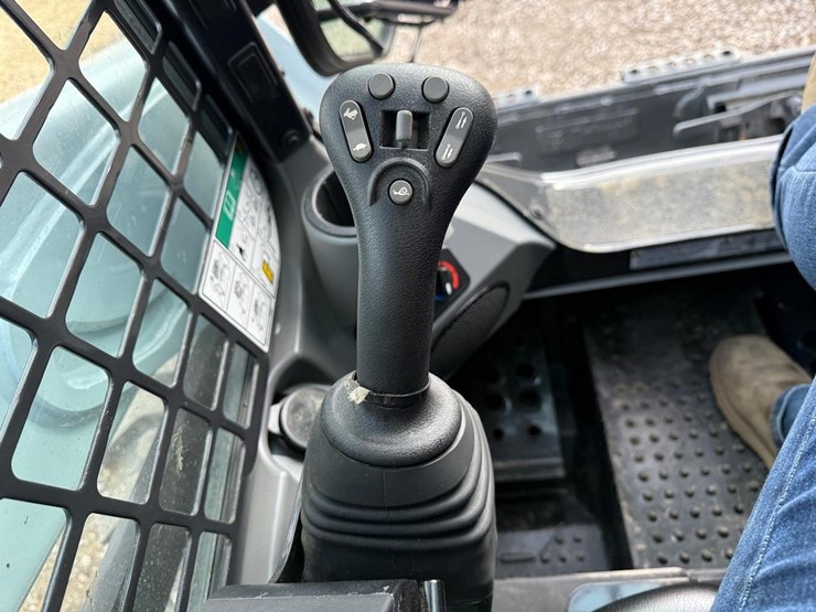 2025-bobcat-s590-image-22