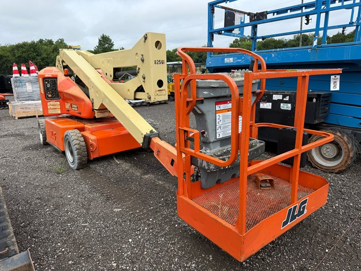 2008-jlg-e400a-image-1