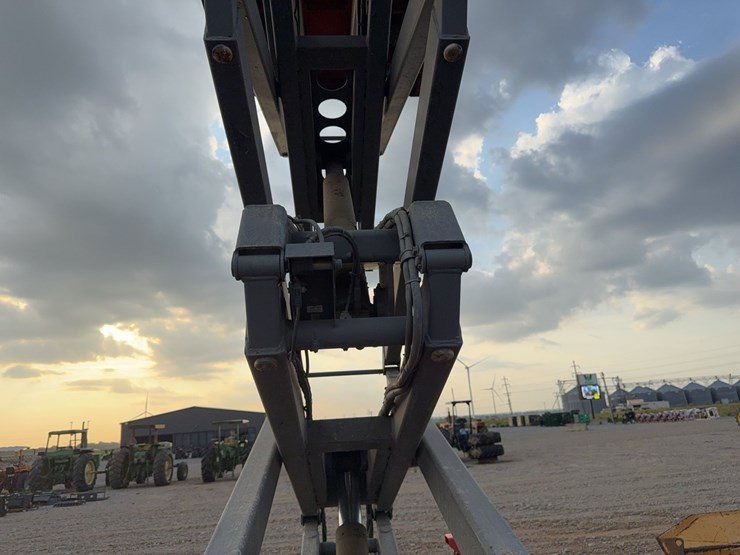 skyjack-sj6832rt-image-10