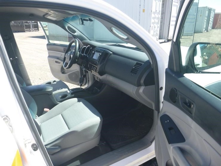 2013-toyota-tacoma-image-6