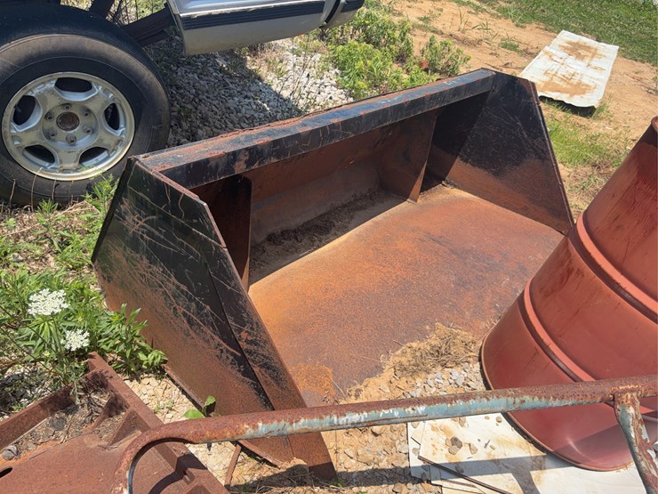 72"-skid-steer-bucket-image-5