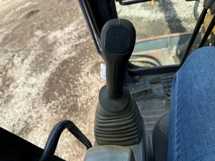 2010-john-deere-60d-image-26