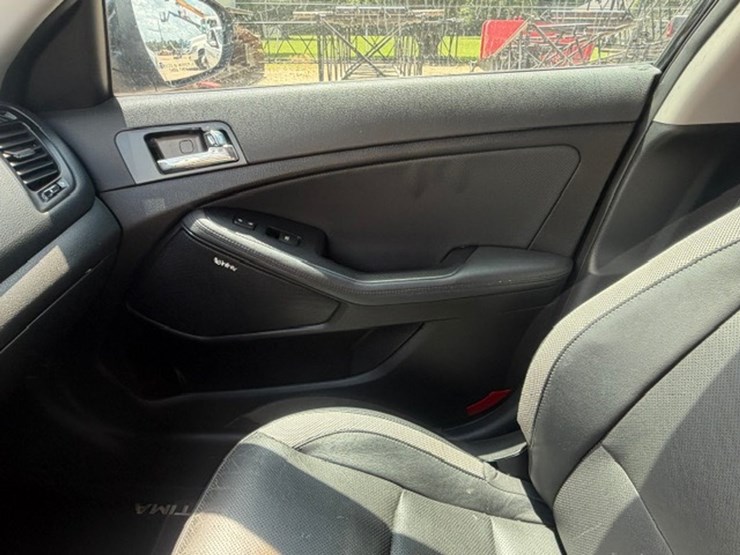 #83572-•-2013-kia-optima-image-42