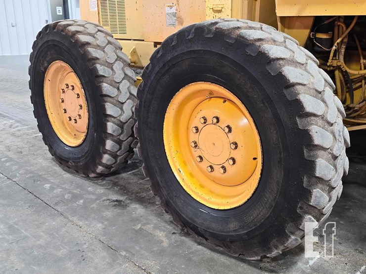 2000-caterpillar-120h-image-31