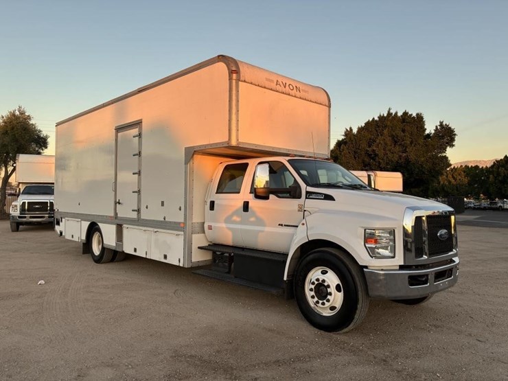 2016-ford-f650-xlt-image-2
