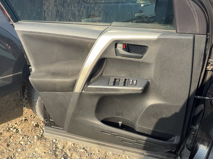 2018-toyota-rav4-image-32