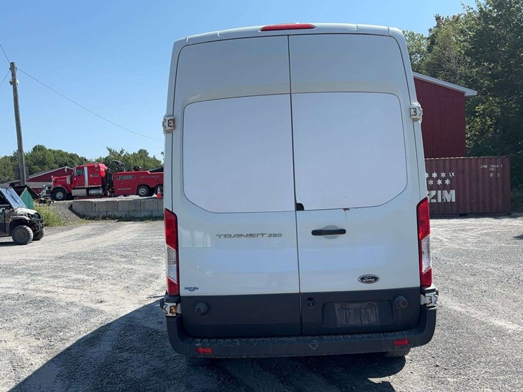 2017-ford-transit-image-4
