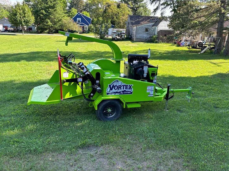 #157-•-2024-vortex-v12-31-towable-brush-chipper-image-4
