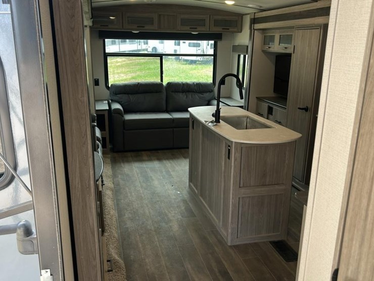 #142-•-2022-keystone-passport-grand-touring-series-2870rl-camper-image-43