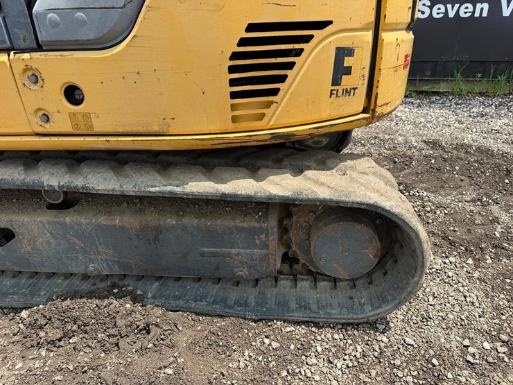 2010-john-deere-60d-image-17