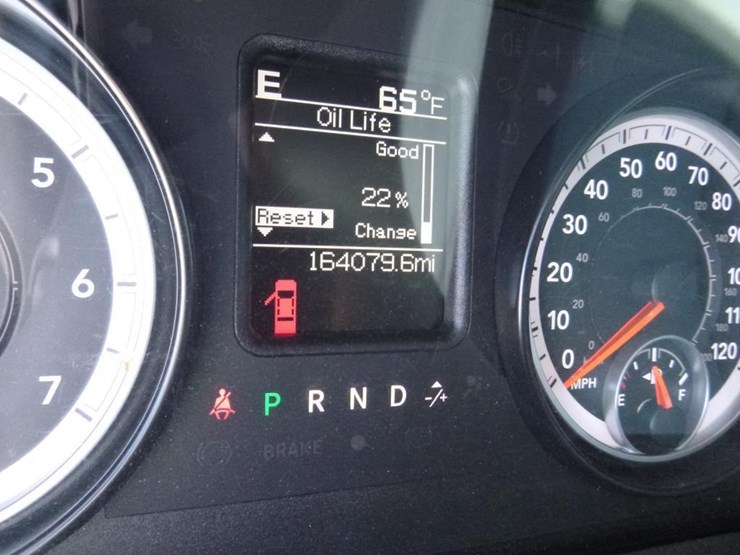 2015-dodge-1500-image-14