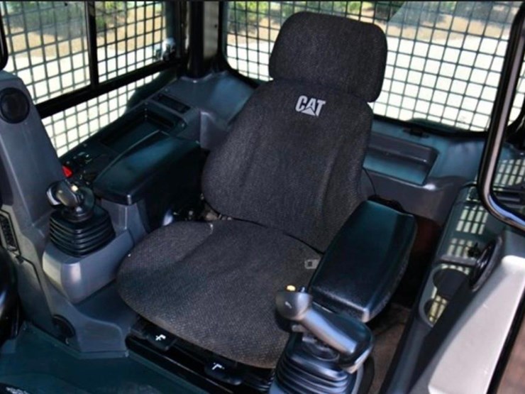 2016-caterpillar-d5k2-lgp-image-8