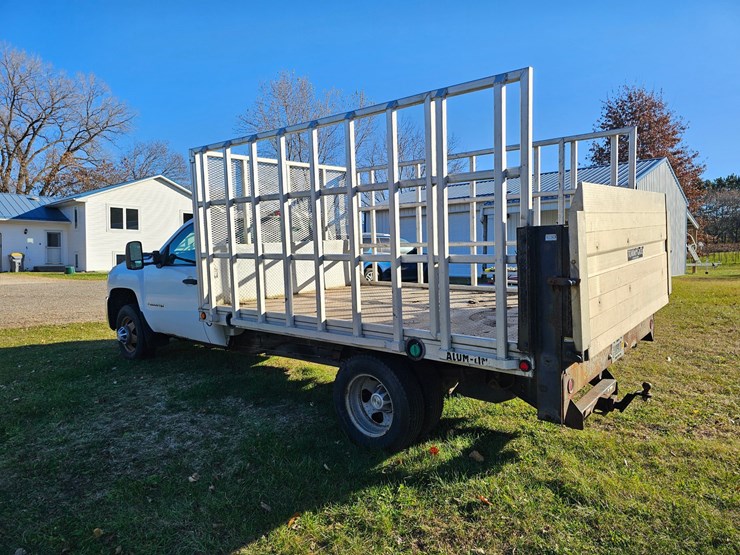 2009-chevrolet-3500-image-7