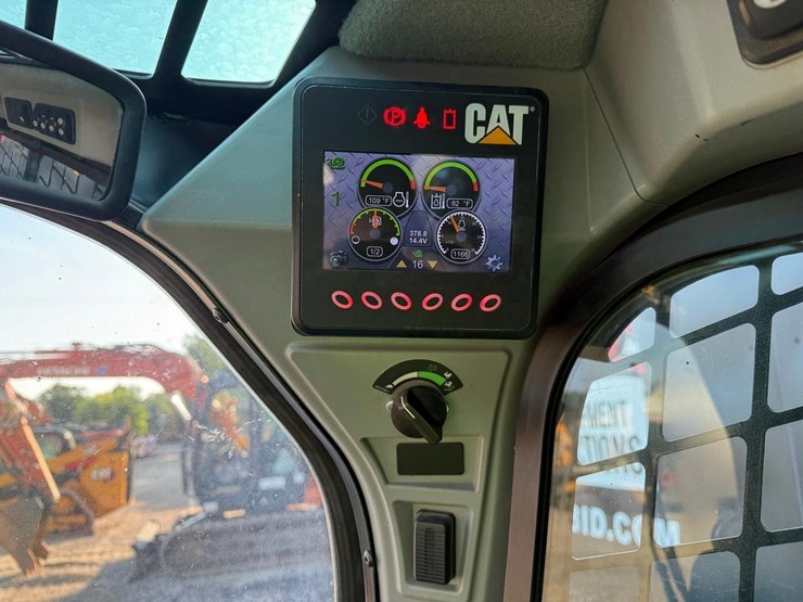 2015-caterpillar-262d-image-21