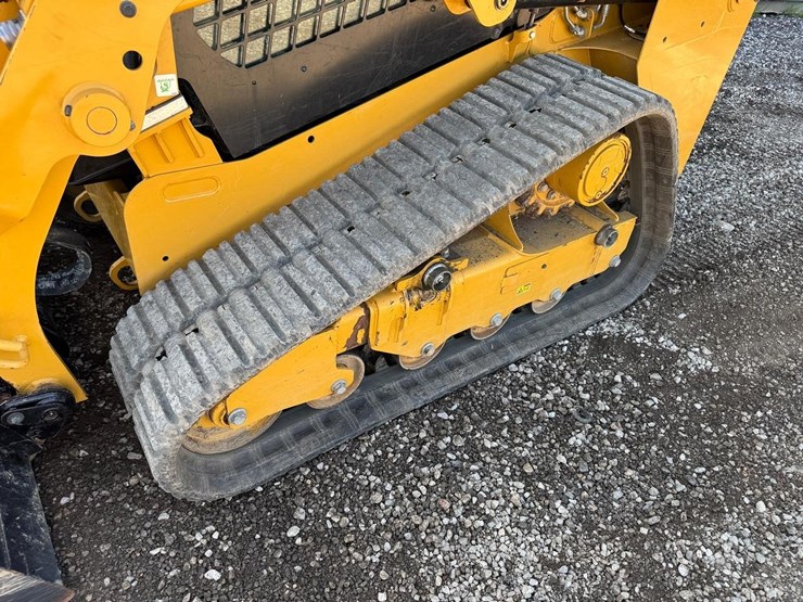 2020-caterpillar-249d3-image-13