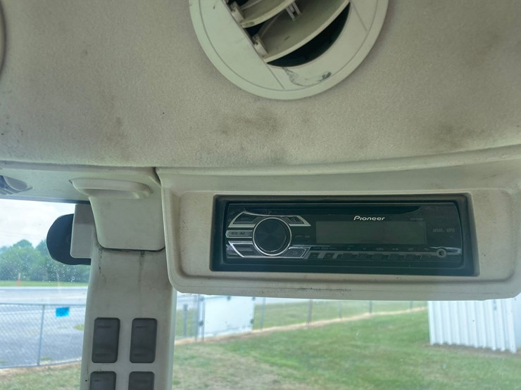 2004-john-deere-5520-image-41