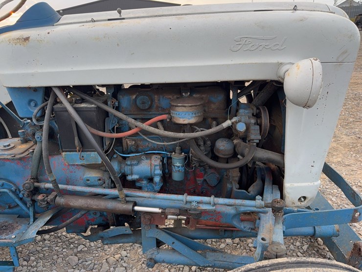 1957-ford-800-image-8