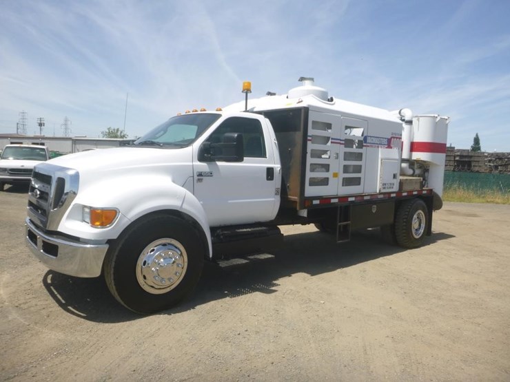 2015-ford-f650-image-1