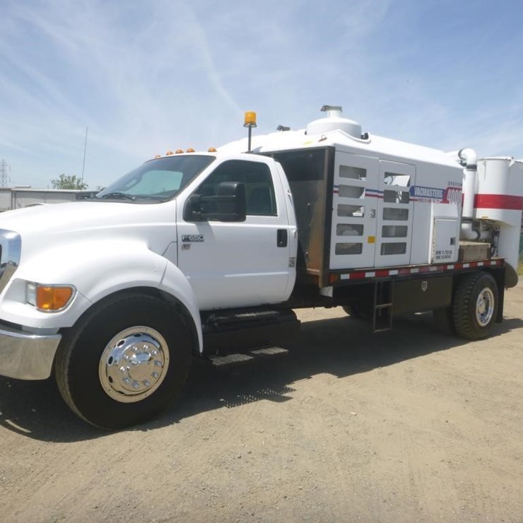 2015 FORD F650