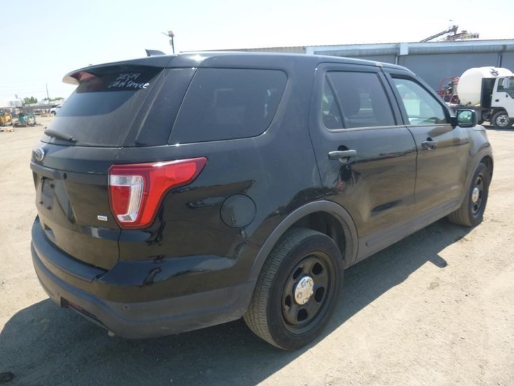 2018-ford-explorer-image-3