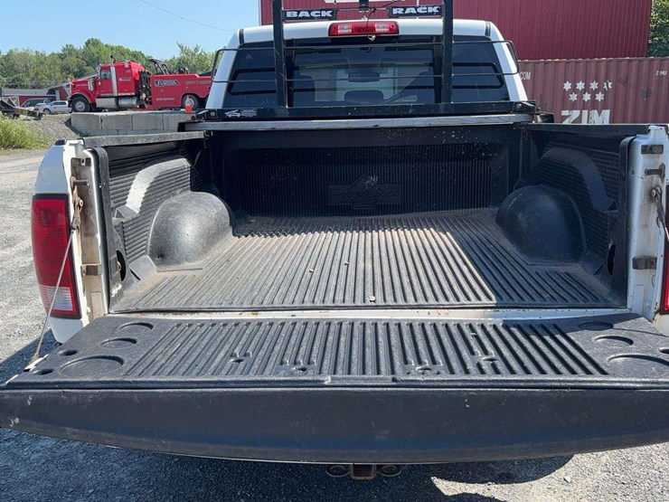 2019-ram-1500-classic-image-13