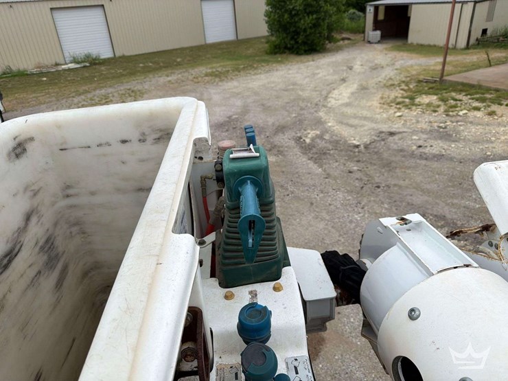 2016-freightliner-m2-106-image-29
