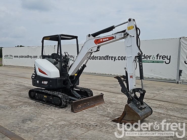 2022-bobcat-e32-image-7