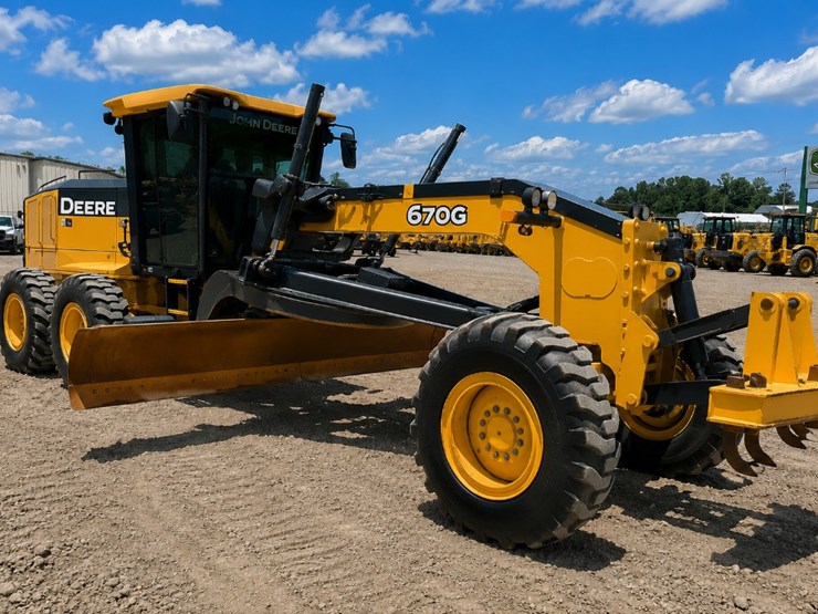 2019-deere-670g-image-1