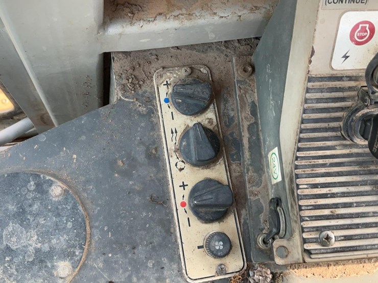 2005-deere-655c-image-24