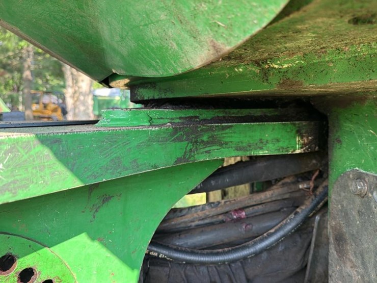 2015-deere-648l-image-31