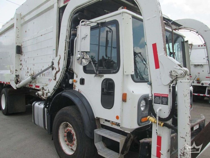 2016-mack-mru613-image-2