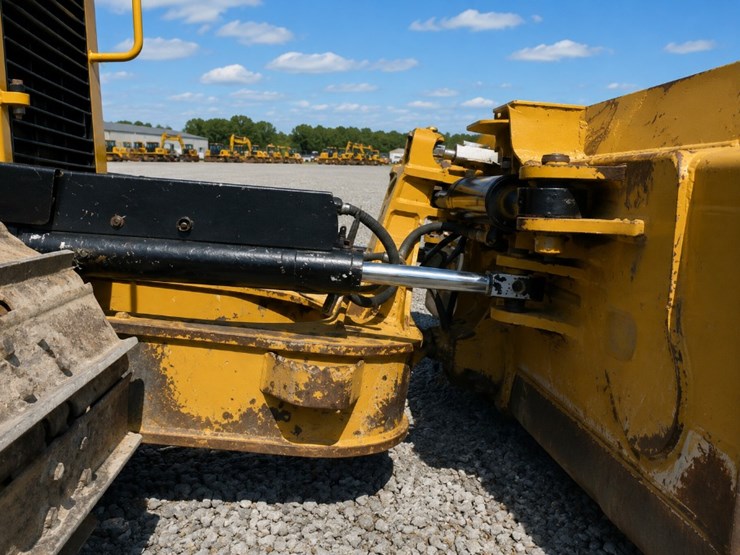 2019-caterpillar-d6n-lgp-image-3