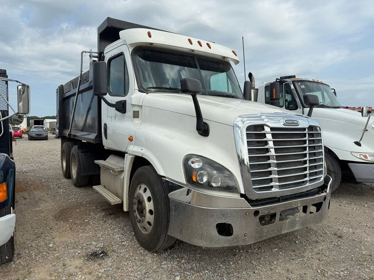 2016-freightliner-cascadia-125-image-3